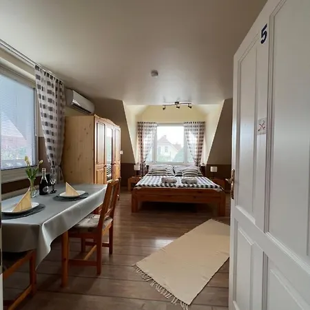Holler Vendeghaz Apartman