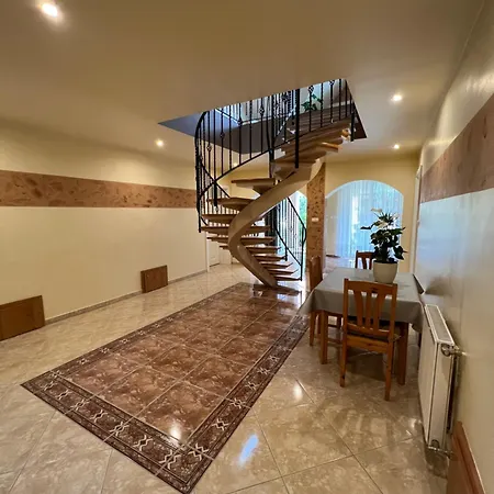 Apartman Holler Vendeghaz *