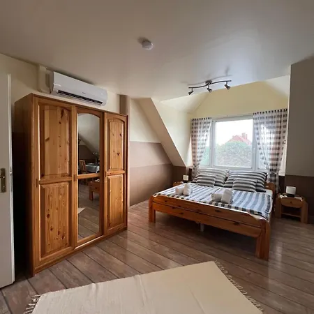 Holler Vendeghaz Apartman *